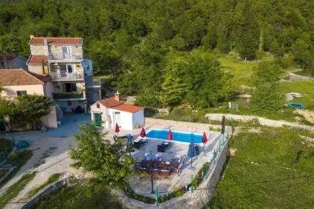 Location villa à Tučepi, Villa à Tučepi avec Piscine près de Plage
