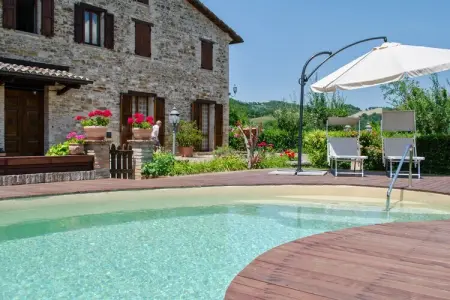 Location maison à Urbino, Villa acceptant les animaux avec piscine