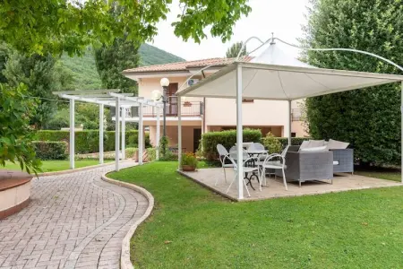Maison 4 pers. à Foligno : 2 piscines, jardin & spa