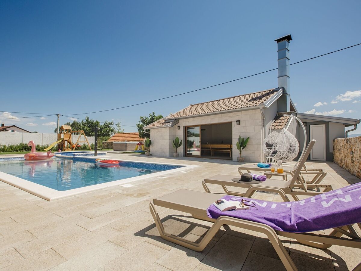 Villa Oasis of peace à Imotski : piscine chauffée, 5 chambres - Photo 17
