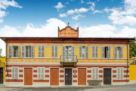 Location appartement à Portacomaro, Maison de maître avec jardin et bibliothèque
