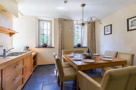 Tour du château XVIe siècle à Aywaille : photo 3