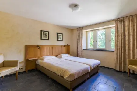 Tour du château XVIe siècle à Aywaille : photo 4