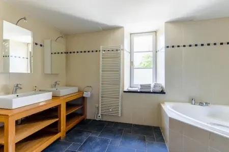 Tour du château XVIe siècle à Aywaille : photo 17