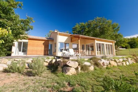 Location maison à Quillan, Maison acceptant les animaux avec jardin