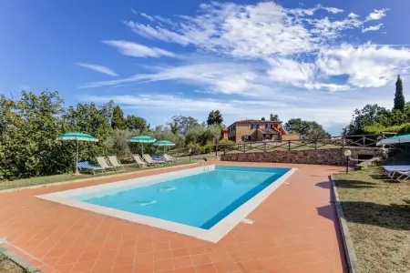 Location appartement à Gambassi Terme Fi, Appartement ensoleillé avec jardin