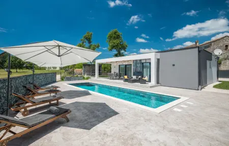 Location maison à Tinjan