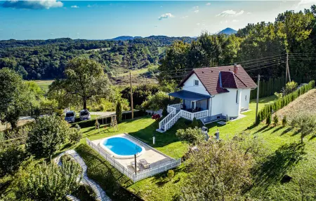 Location maison à Radovan, Amazing home with swiming pool