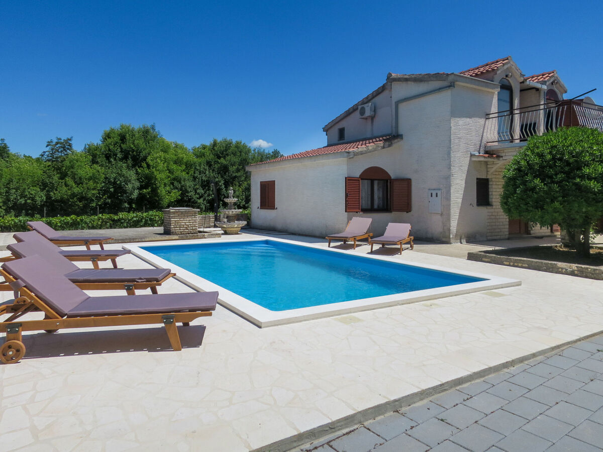 Maison Čulina avec piscine chauffée à Pridraga - Photo 24