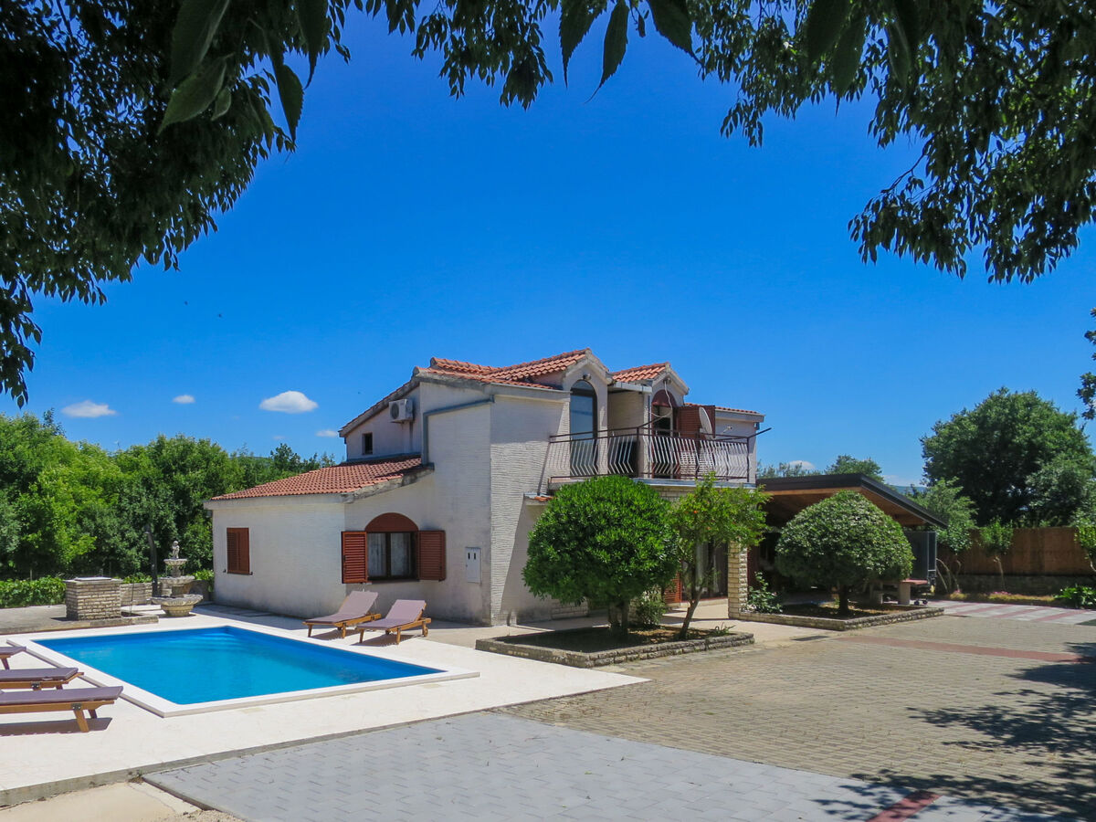 Maison Čulina avec piscine chauffée à Pridraga - Photo 25