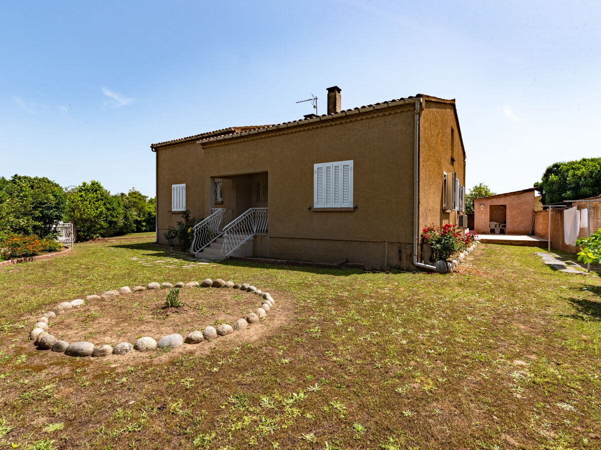 Maison Casella à Ghisonaccia, piscine et jardin - Photo 23