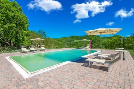 Location maison à Cagli, Maison de campagne avec piscine dans la région des Marches
