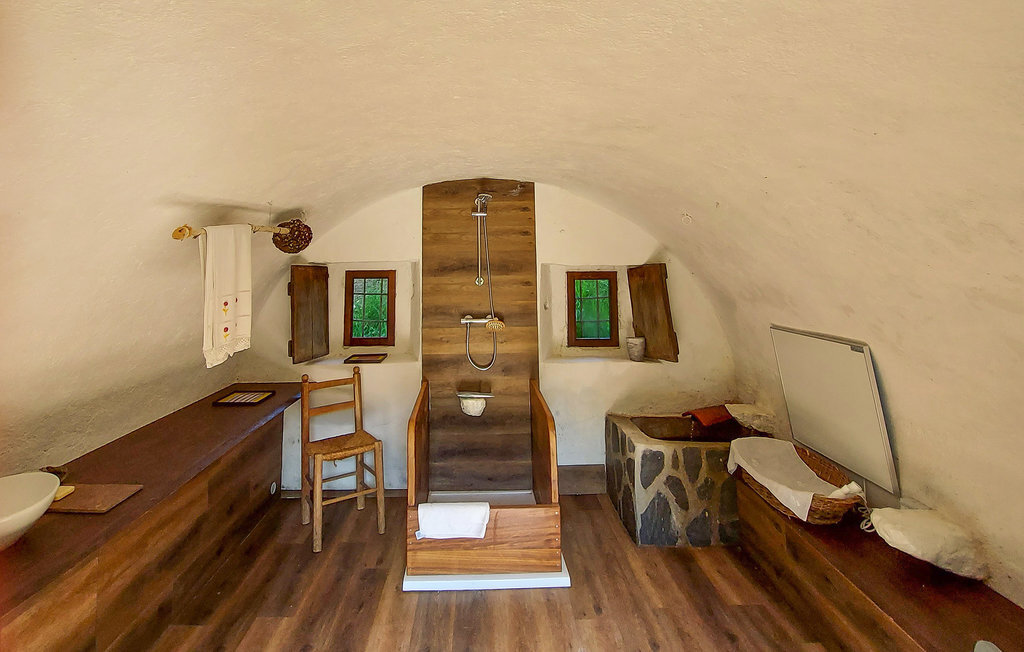 Maison rustique 25m² avec source naturelle à Artò - Photo 5