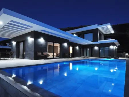 Villa Sareva – 250 m² avec piscine 11×4 m, vue vallée : photo 5