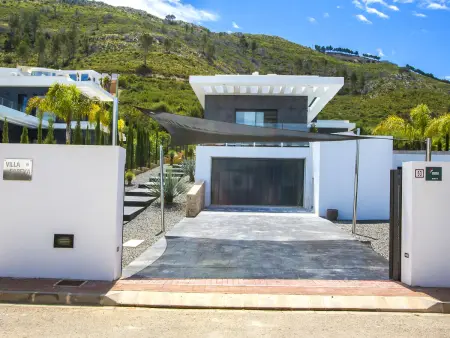 Villa Sareva – 250 m² avec piscine 11×4 m, vue vallée : photo 41