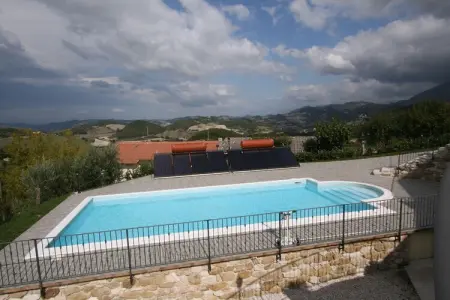 Location villa à Cagli, Villa à Cagli avec Piscine & Sentiers