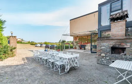 Maison 27 pers. à Fortunago : piscine, sauna et 3 salons : photo 2