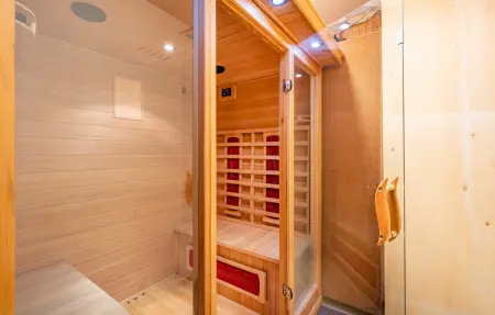 Maison 27 pers. à Fortunago : piscine, sauna et 3 salons : photo 7