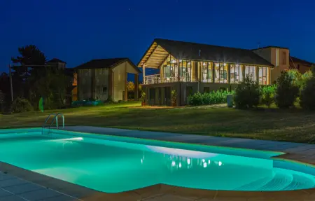 Maison 27 pers. à Fortunago : piscine, sauna et 3 salons : photo 12