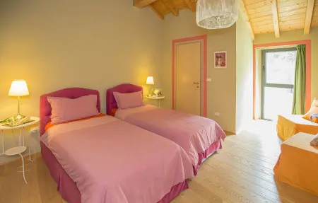 Maison 27 pers. à Fortunago : piscine, sauna et 3 salons : photo 31