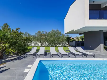 Villa Dots n' Stripes à Fažana, piscine privée 9x4m : photo 38