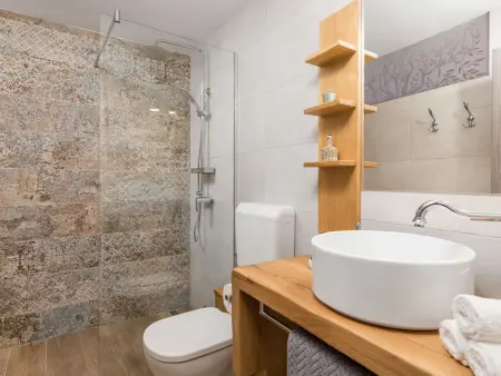 Villa Antonio, maison 3 étages avec piscine chauffée : photo 17