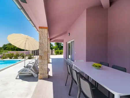 Maison Mario avec piscine chauffée à Svetvinčenat : photo 4