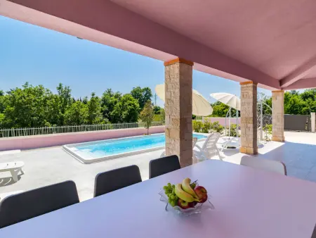 Maison Mario avec piscine chauffée à Svetvinčenat : photo 11