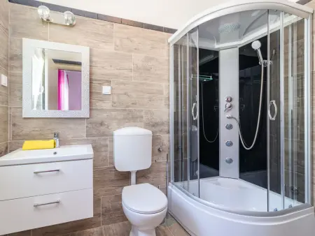 Maison Mario avec piscine chauffée à Svetvinčenat : photo 18