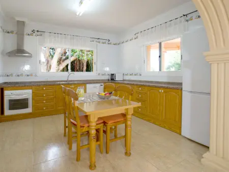 Villa Liriopadel à Calpe – 7 chambres, piscine et terrain clos - Photo 9