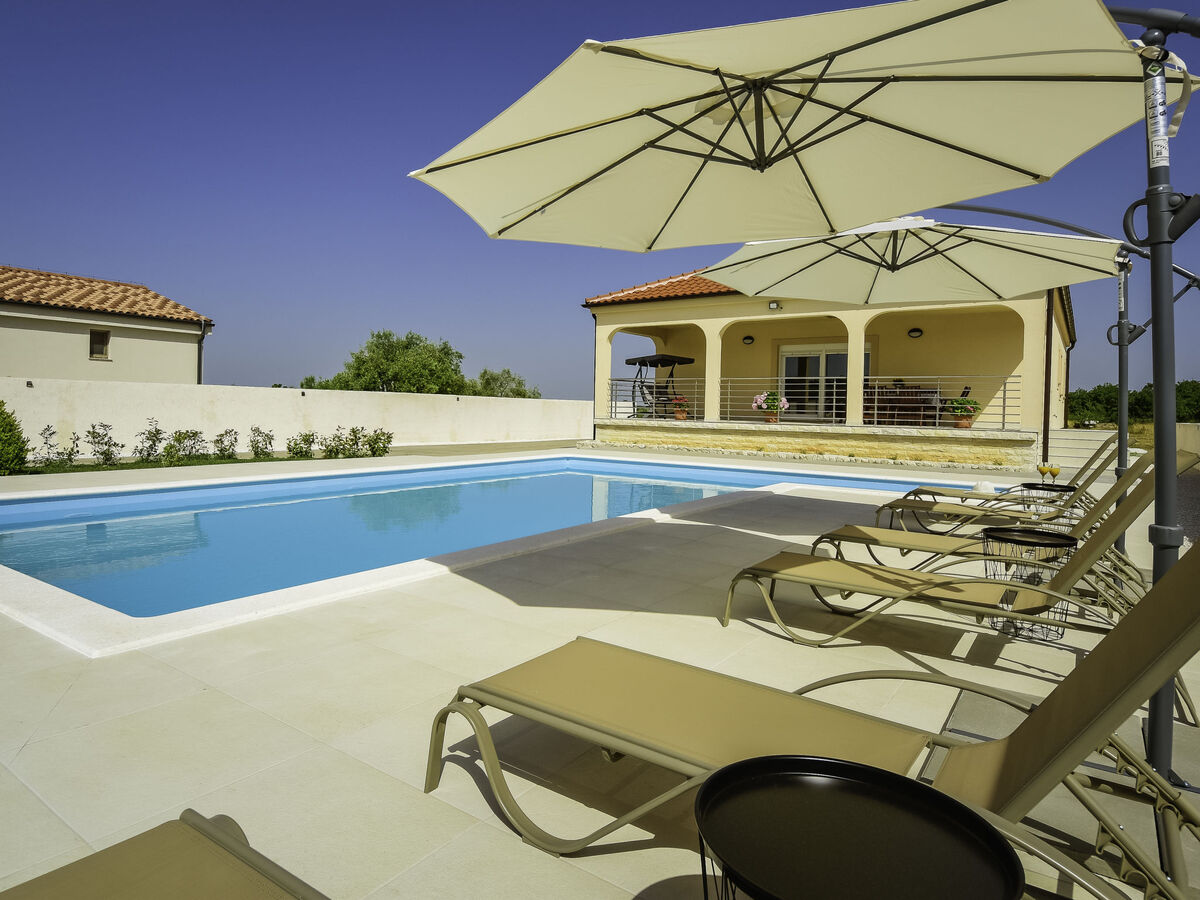 Maison Nisa avec piscine privée, Ražanac - Photo 1