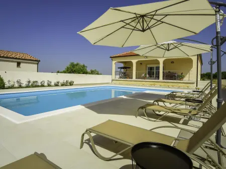 Location maison à Ražanac, Nisa