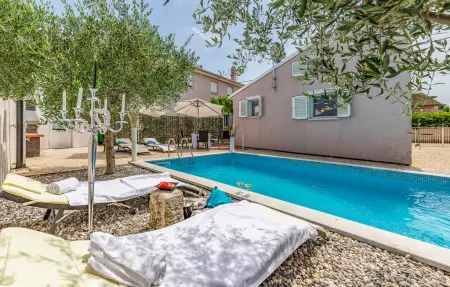 Location maison à Sisan