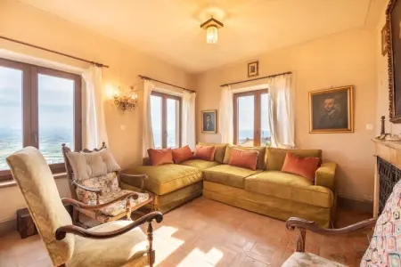 Villa Letizia avec piscine et jacuzzi face au lac Trasimène : photo 2