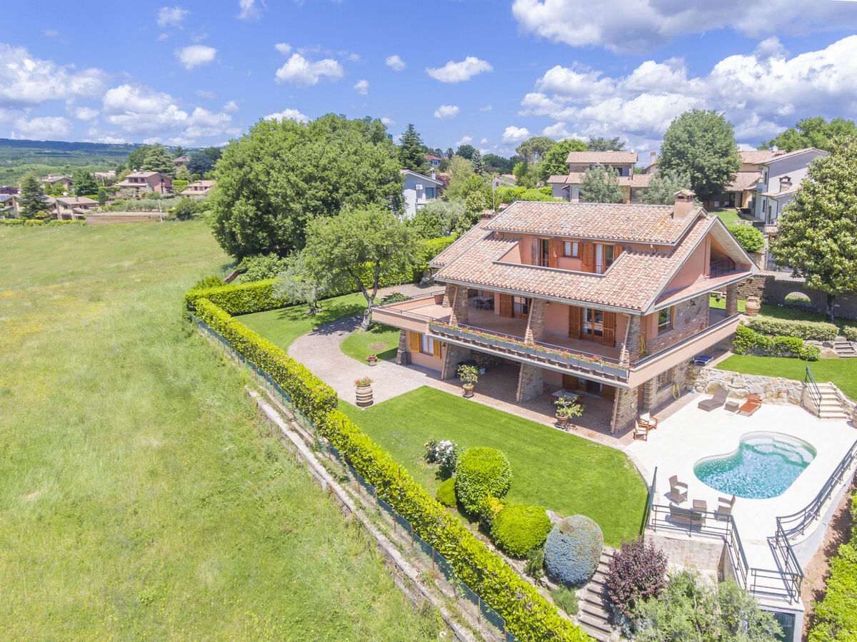 Villa Carolina – 450 m² avec piscine au Lago di Vico - Photo 4