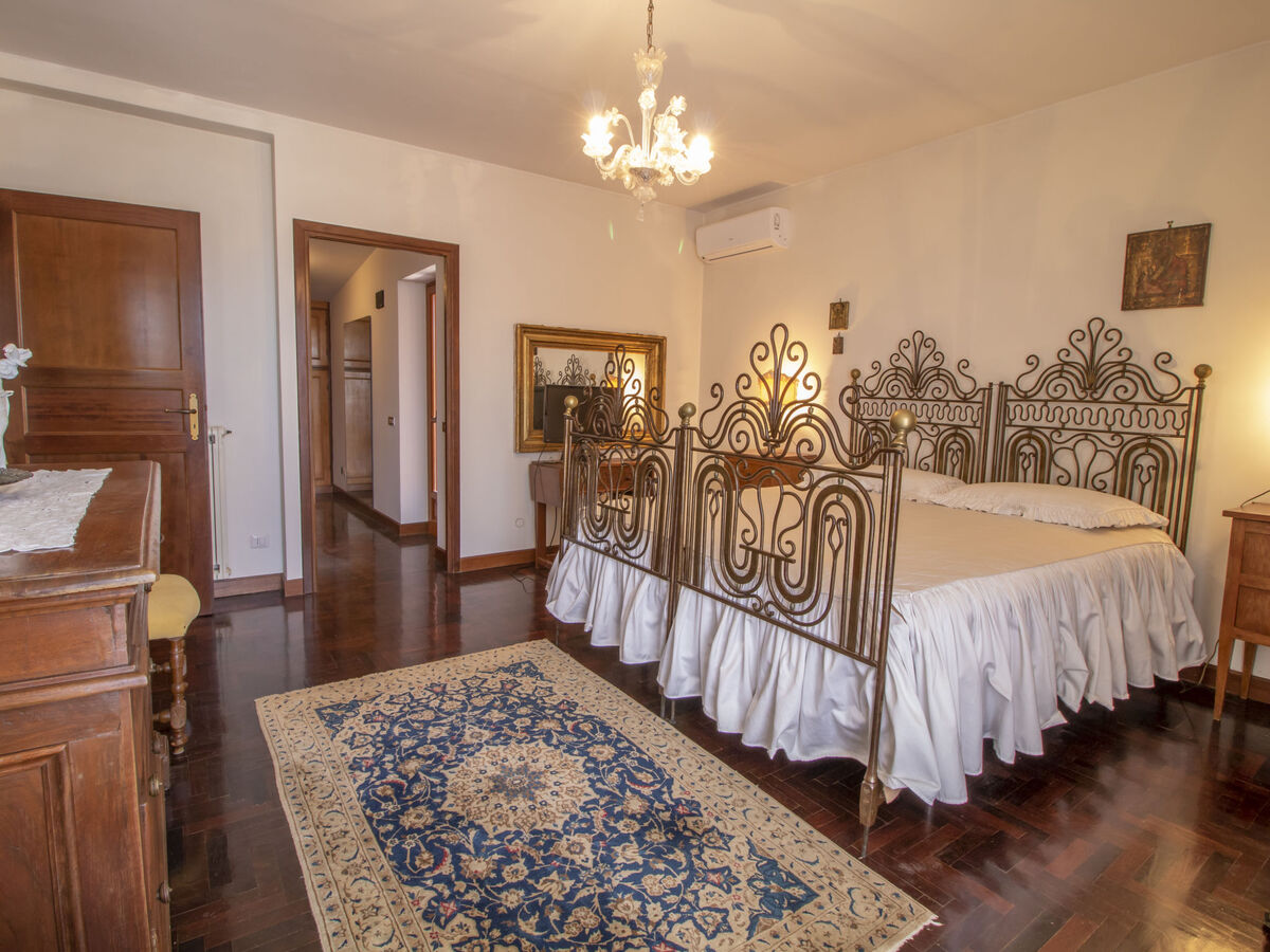 Villa Carolina – 450 m² avec piscine au Lago di Vico - Photo 15