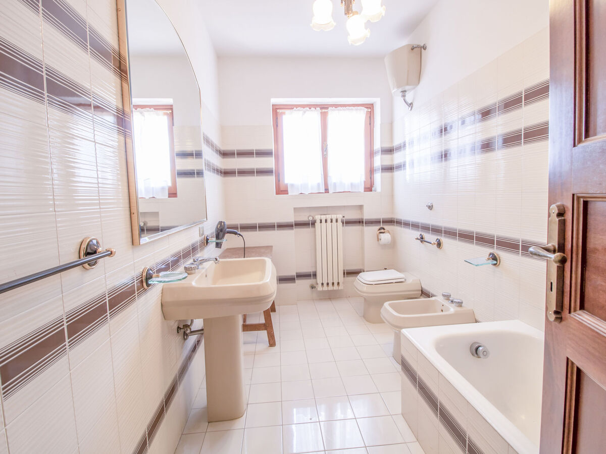 Villa Carolina – 450 m² avec piscine au Lago di Vico - Photo 22