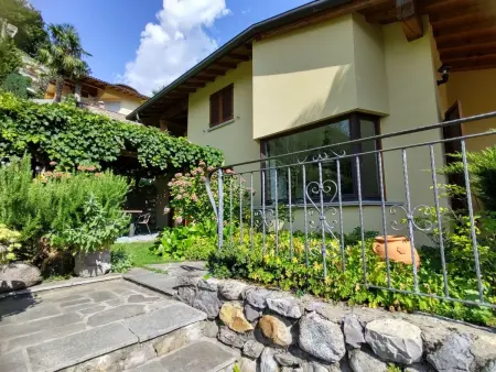 Villa Massimo – Maison 3 étages avec piscine, vue lac : photo 34