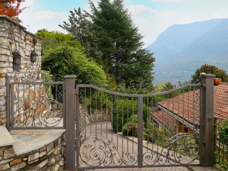 Villa Massimo – Maison 3 étages avec piscine, vue lac : photo 48