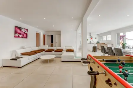 Location maison à LA CHAUX, Magnifique gמte א La Chaux avec jacuzzi