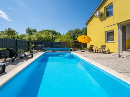 Radmila : Maison 5 chambres avec piscine à Šilo