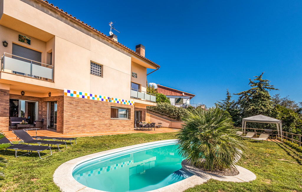 Maison 10 personnes à Sant Cebrià de Vallalta - Photo 2