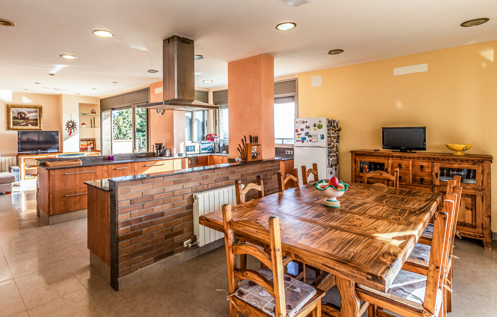 Maison 10 personnes à Sant Cebrià de Vallalta - Photo 4