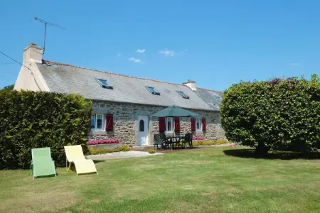 Longère bretonne 4 chambres avec jardin à Plogonnec