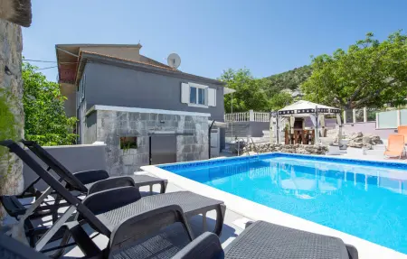 Location maison à Srinjine