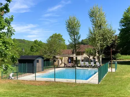 Location maison à Puy l'Evéque, Gite de la campagne avec piscine nouveau