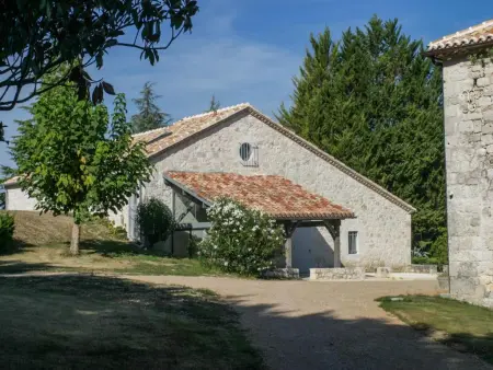 Gite La Sempesserre, Gîte situé au calme avec piscine et parc-jardin - Photo 4