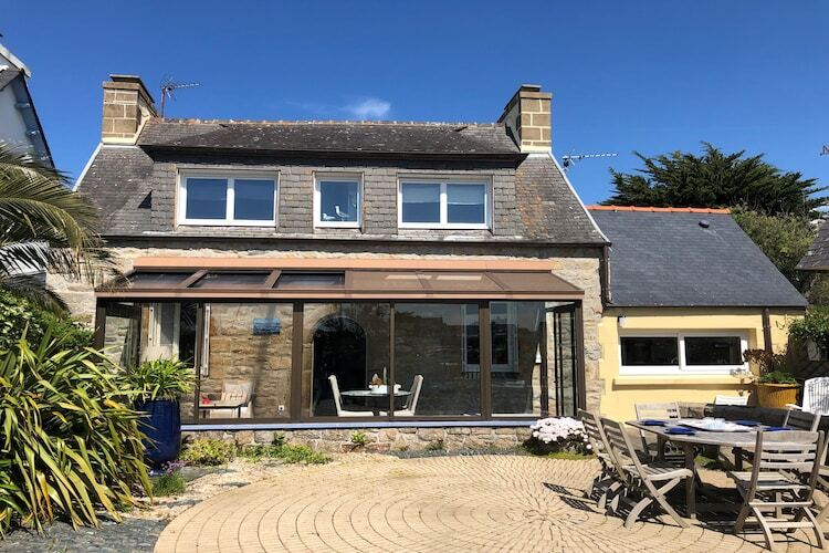 Maison bretonne sur le port de Térénez, Plougasnou - Photo 1