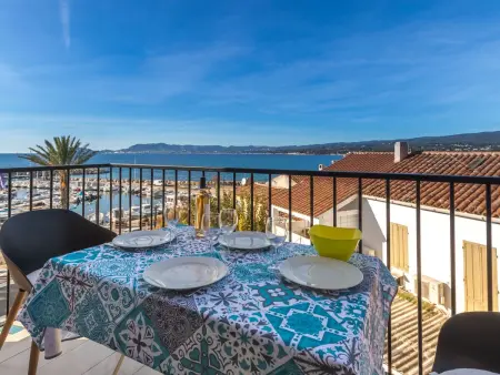 Maison La Corniche – vue mer et port, à 50 m de la plage : photo 2