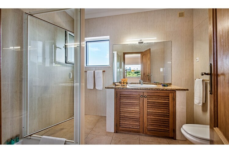 Praia Verde, Grande villa avec piscine privée à distance de marche de la plage - Photo 23
